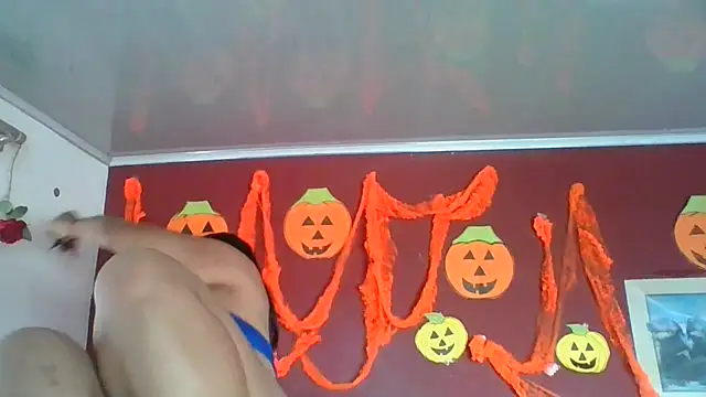 Snapshot of DianaOchoa_ chatting on 10-28-25, 08:33 DianaOchoa online show from 10-28-25, 08:33