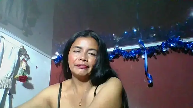 Snapshot of DianaOchoa_ chatting on 11-21-25, 02:43 DianaOchoa online show from 11-21-25, 02:43