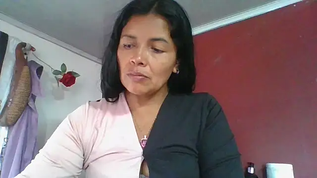 Snapshot of DianaOchoa_ chatting on 04-27-26, 08:40 DianaOchoa online show from 04-27-26, 08:40