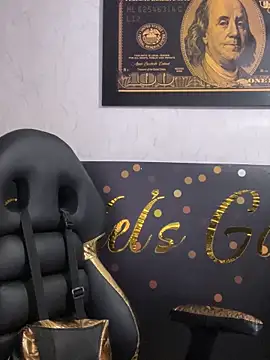 Snapshot of candy__fox_ chatting on 10-03-25, 12:24 candy fox online show from 10-03-25, 12:24