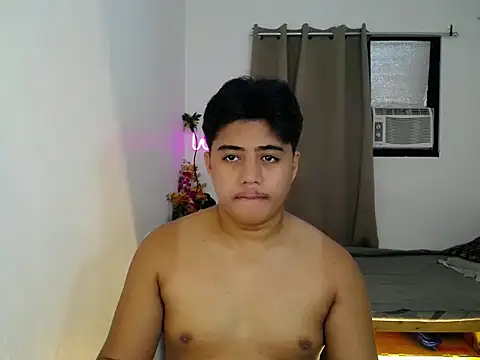 Snapshot of Hugecock2hundle_intown chatting on 11-17-25, 08:09 Hugecock2hundle intown online show from 11-17-25, 08:09