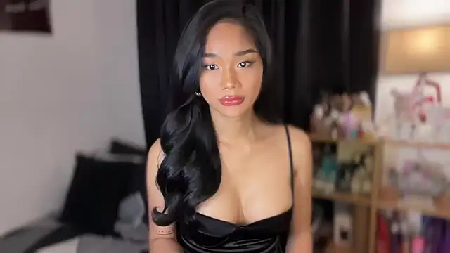 HoleeLaura online show from 10-06-25, 12:13