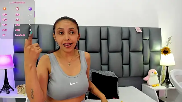 valeriasweet  online show from 11-22-25, 04:17