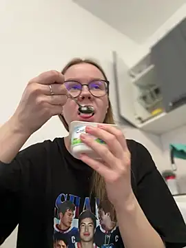  CherryBloom  online show from 04-13-26, 05:46