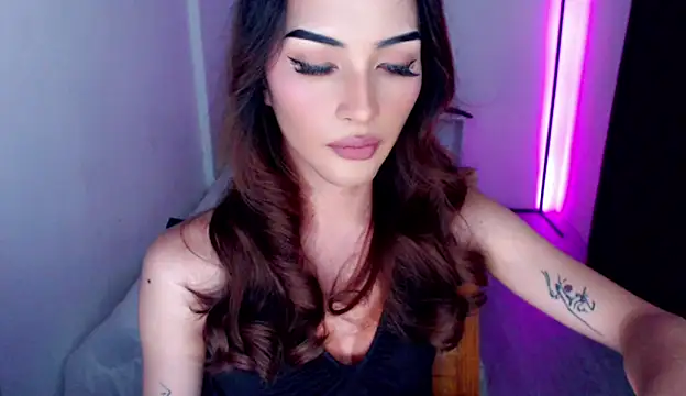 Snapshot of Alicegreenexx chatting on 04-27-26, 04:32 Alicegreenexx online show from 04-27-26, 04:32
