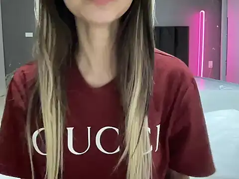 Snapshot of Min_sara69 chatting on 10-20-25, 08:48 Min sara69 online show from 10-20-25, 08:48