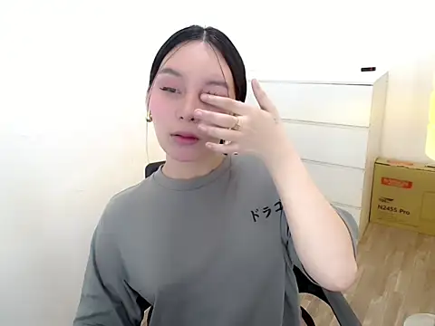 holly tabby online show from 11-15-25, 07:21