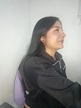 lunna 07 online show from 12-20-25, 01:40