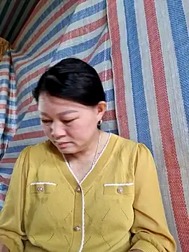 Snapshot of yoowwmr chatting on 10-28-25, 01:31 yoowwmr online show from 10-28-25, 01:31