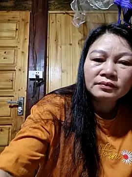 Snapshot of yoowwmr chatting on 10-28-25, 01:36 yoowwmr online show from 10-28-25, 01:36