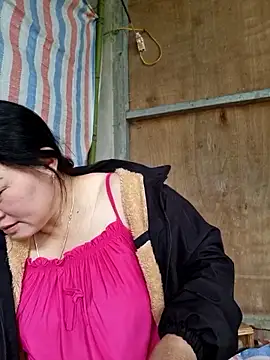 Snapshot of yoowwmr chatting on 10-31-25, 02:34 yoowwmr online show from 10-31-25, 02:34