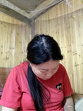 Snapshot of yoowwmr chatting on 10-31-25, 02:40 yoowwmr online show from 10-31-25, 02:40