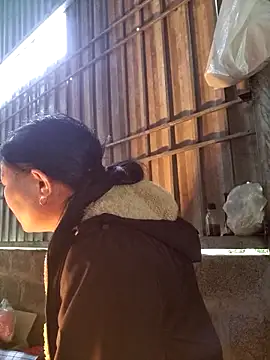 Snapshot of yoowwmr chatting on 11-10-25, 02:10 yoowwmr online show from 11-10-25, 02:10