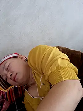 Snapshot of yoowwmr chatting on 11-14-25, 04:00 yoowwmr online show from 11-14-25, 04:00