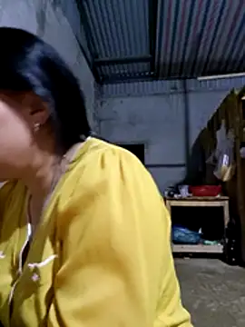 Snapshot of yoowwmr chatting on 11-15-25, 11:29 yoowwmr online show from 11-15-25, 11:29