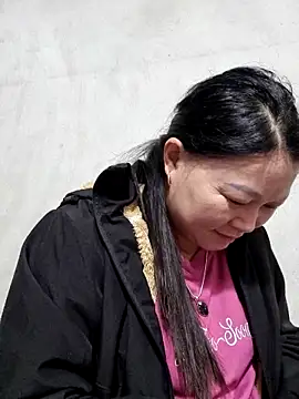 Snapshot of yoowwmr chatting on 11-19-25, 02:00 yoowwmr online show from 11-19-25, 02:00