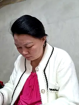 Snapshot of yoowwmr chatting on 11-24-25, 01:49 yoowwmr online show from 11-24-25, 01:49