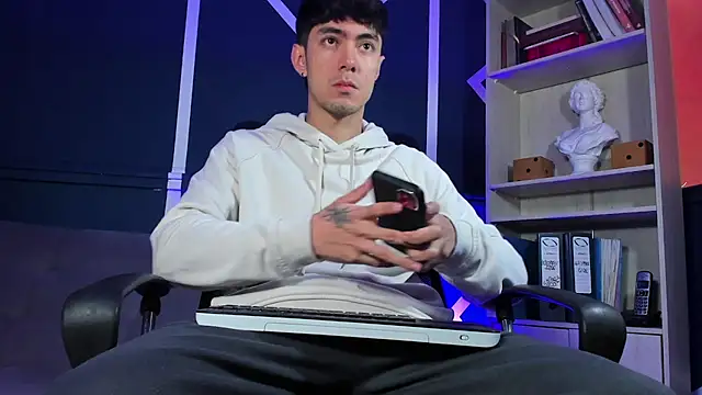 etham wolf  online show from 09-19-25, 12:50