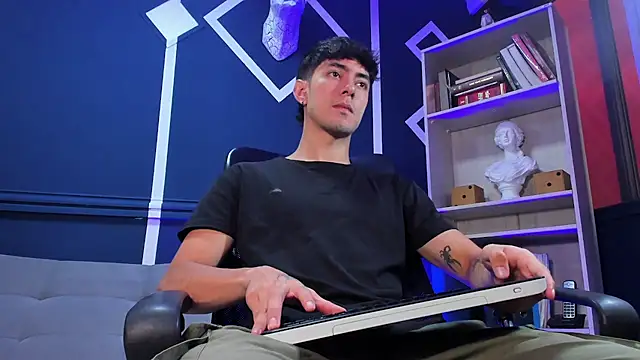 etham wolf  online show from 10-03-25, 12:13