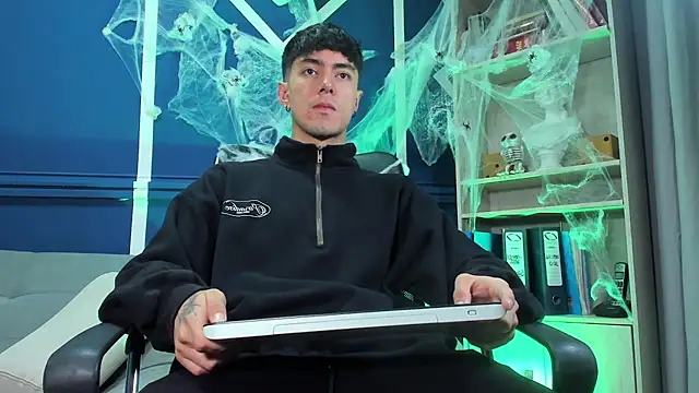 etham wolf  online show from 10-20-25, 11:54