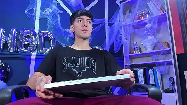 etham wolf  online show from 10-27-25, 01:15