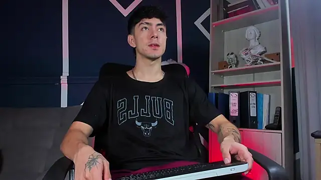 etham wolf  online show from 11-19-25, 12:27