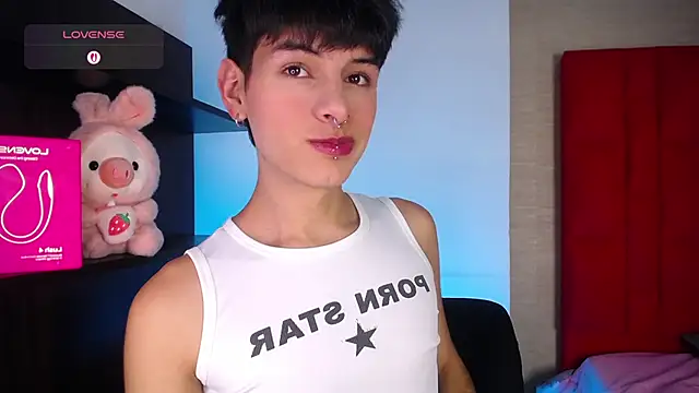 Snapshot of Ezra_Storm chatting on 12-19-25, 05:25 Ezra Storm online show from 12-19-25, 05:25