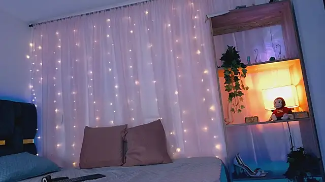 Snapshot of anitaglow chatting on 10-15-25, 02:11 anitaglow online show from 10-15-25, 02:11