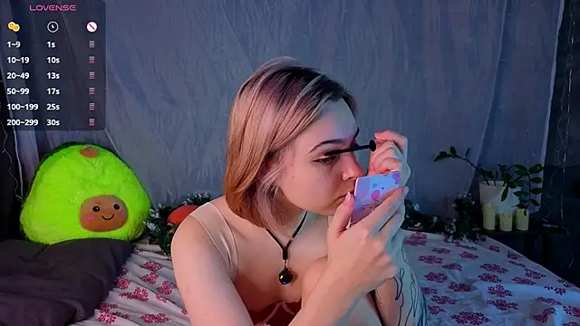 PolIyBowman online show from 12-19-25, 03:30