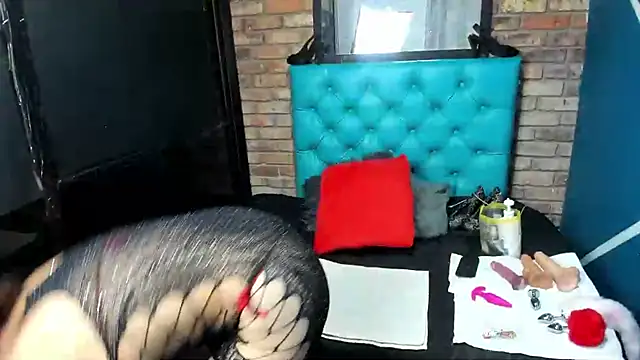 Snapshot of Mia_Holly__ chatting on 09-24-25, 08:34 Mia Holly   online show from 09-24-25, 08:34