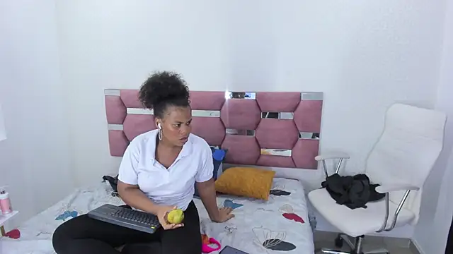 MiiaSmith   online show from 11-24-25, 08:52