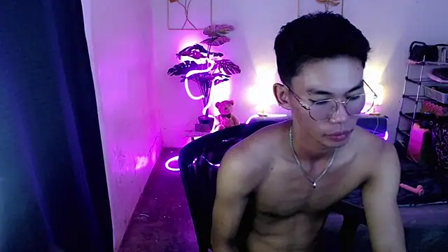 Snapshot of naughty_rence chatting on 12-05-25, 05:27 naughty rence online show from 12-05-25, 05:27