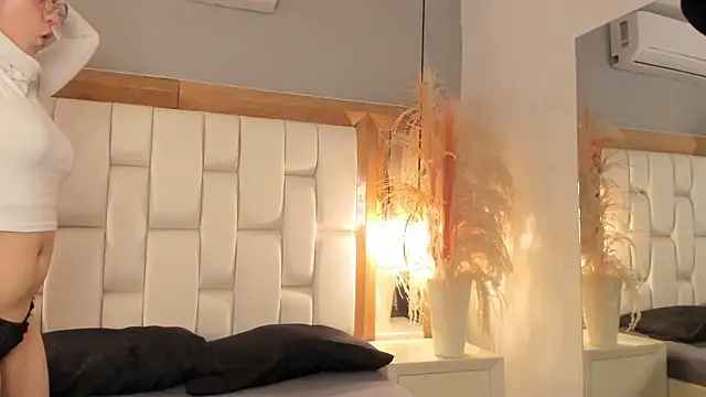 Daphne And Roger online show from 09-11-25, 11:32