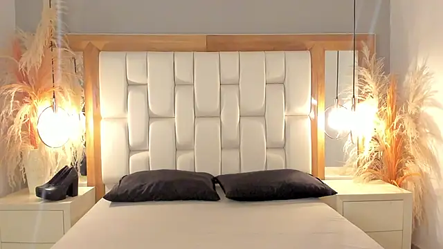 Daphne And Roger online show from 09-22-25, 11:34