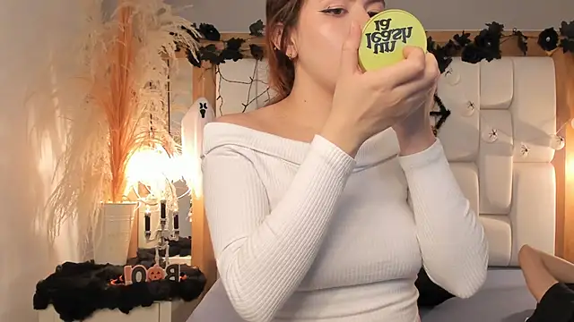 Daphne And Roger online show from 10-13-25, 11:32