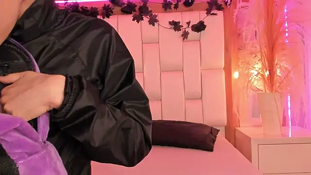 Daphne And Roger online show from 02-04-26, 10:54