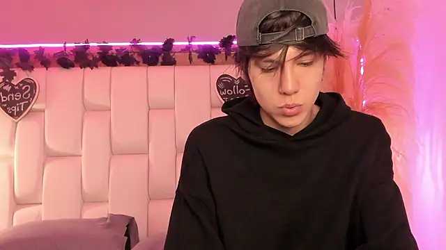 Daphne And Roger online show from 03-05-26, 11:06