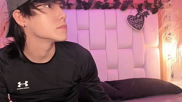 Daphne And Roger online show from 04-21-26, 11:05