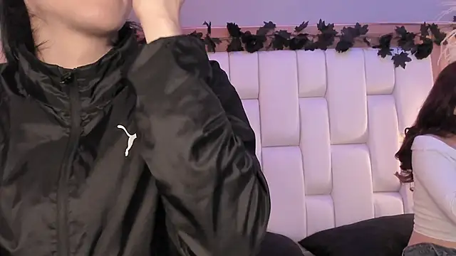 Daphne And Roger online show from 04-23-26, 11:09