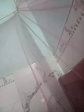 Snapshot of Yoo_j chatting on 12-14-25, 11:26 Yoo j online show from 12-14-25, 11:26