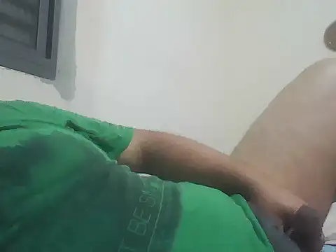 Snapshot of Luised80 chatting on 11-02-25, 07:22 Luised80 online show from 11-02-25, 07:22