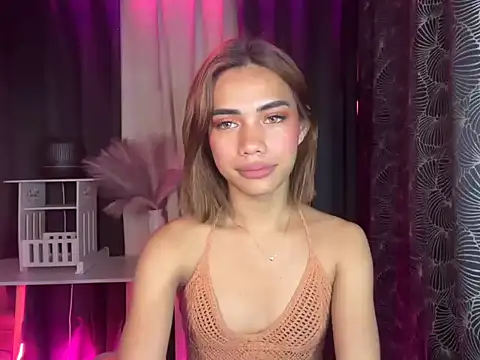 Snapshot of Lovelynikki03 chatting on 10-20-25, 06:52 Lovelynikki03 online show from 10-20-25, 06:52