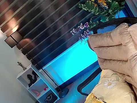 Snapshot of Bella_subhunterx chatting on 09-16-25, 02:56 Bella subhunterx online show from 09-16-25, 02:56