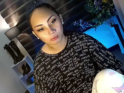 Snapshot of Bella_subhunterx chatting on 11-06-25, 01:34 Bella subhunterx online show from 11-06-25, 01:34