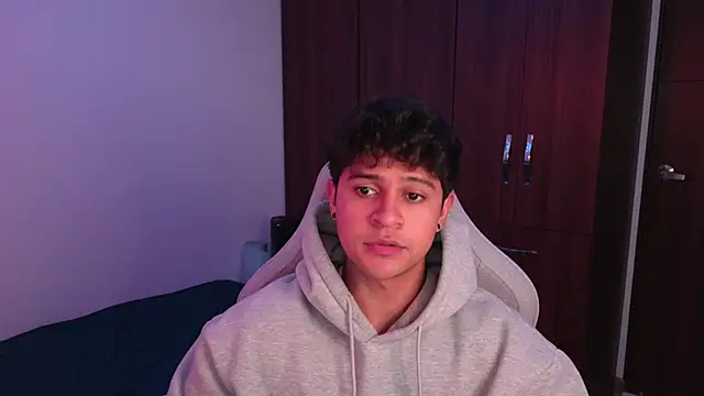 domsantiago  online show from 10-08-25, 02:31