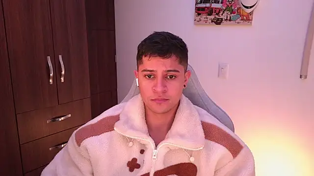 domsantiago  online show from 10-19-25, 04:57