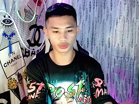 Snapshot of asianhardcock25 chatting on 11-15-25, 01:14 asianhardcock25 online show from 11-15-25, 01:14