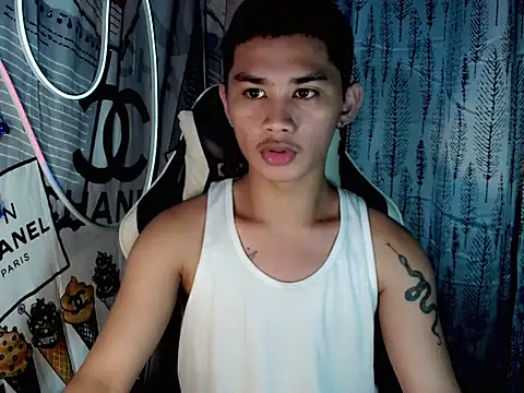 Snapshot of asianhardcock25 chatting on 11-26-25, 11:33 asianhardcock25 online show from 11-26-25, 11:33