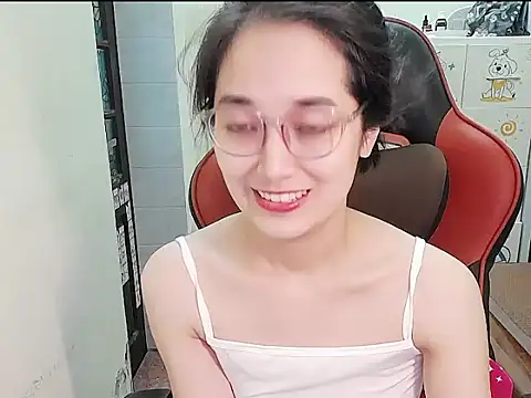 Snapshot of Shulee21 chatting on 09-19-25, 01:29 Shulee21 online show from 09-19-25, 01:29