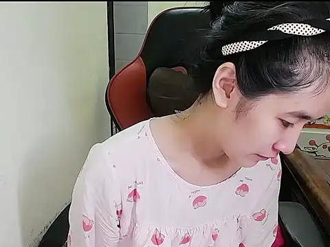 Snapshot of Shulee21 chatting on 09-23-25, 01:08 Shulee21 online show from 09-23-25, 01:08